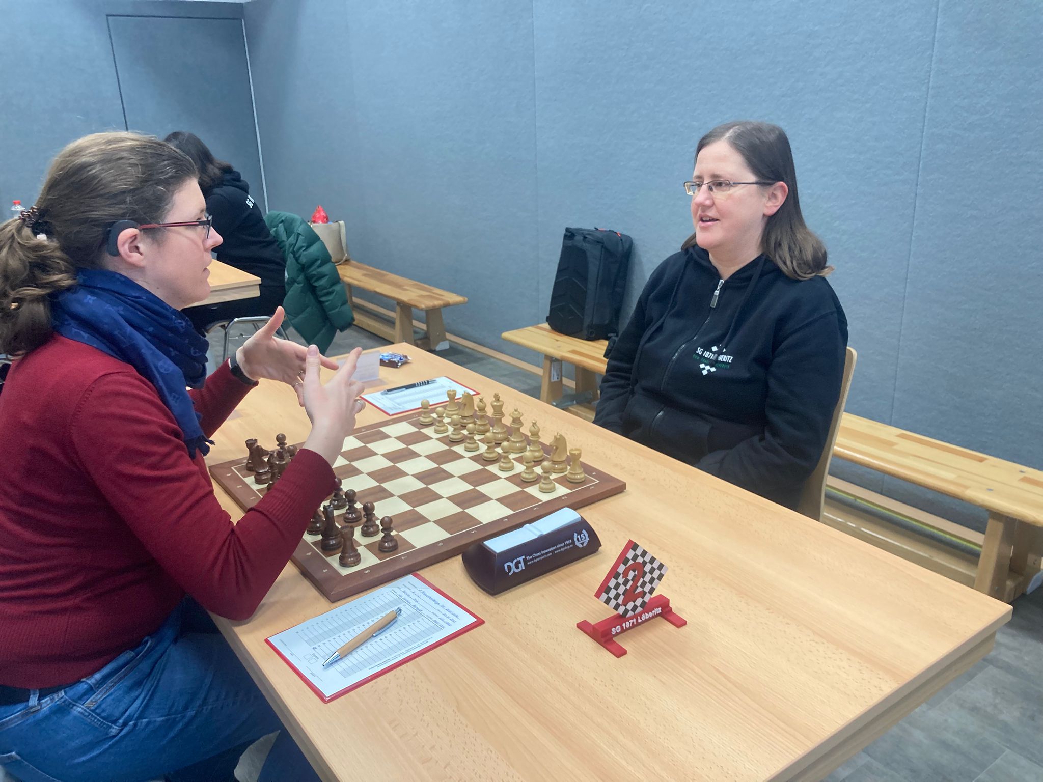 Plausch zwischen Annegret und Ilze Plausch zwischen Annegret und Ilze