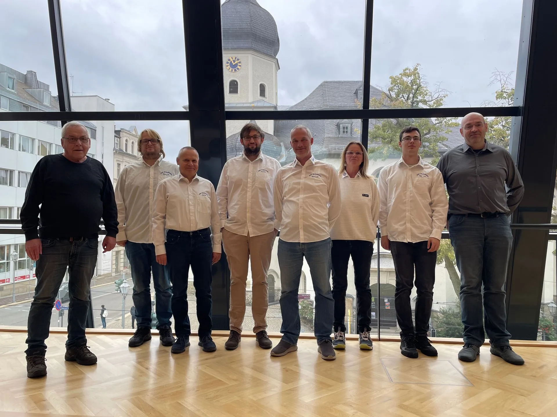 Team Aue II in Plauen: Jürgen Heinz, Petr Cerveny, Torsten Schramm, Christian Pössel, Ralf Schnabel, Kerstin Kunze, Tomas Ludvik, Thomas Heinz Team Aue II in Plauen: Jürgen Heinz, Petr Cerveny, Torsten Schramm, Christian Pössel, Ralf Schnabel, Kerstin Kunze, Tomas Ludvik, Thomas Heinz