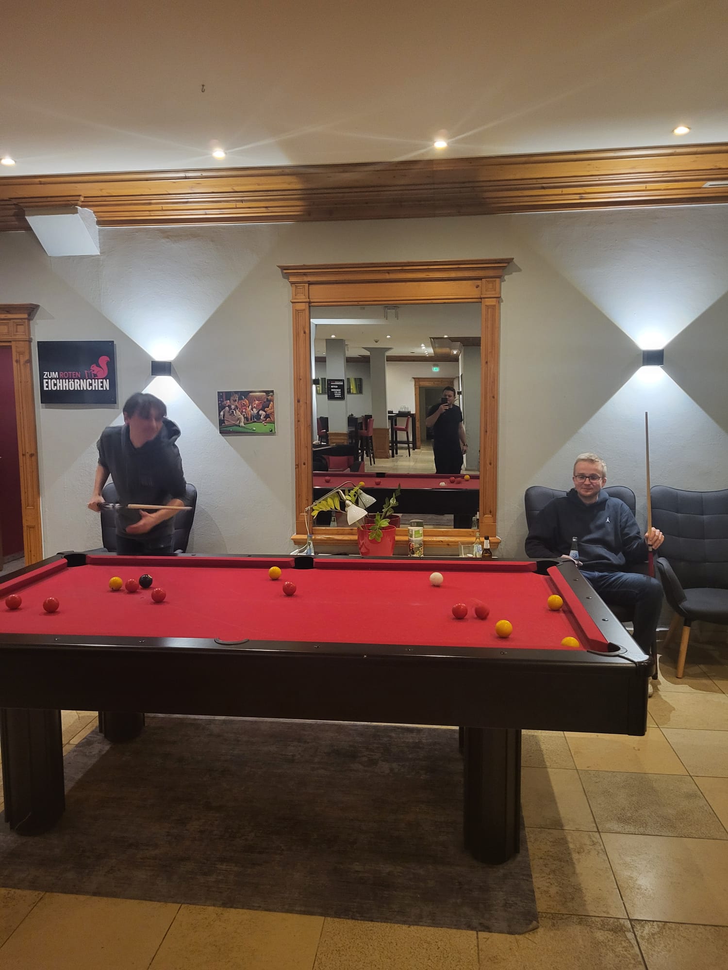 Billard um halb zehn Billard um halb zehn