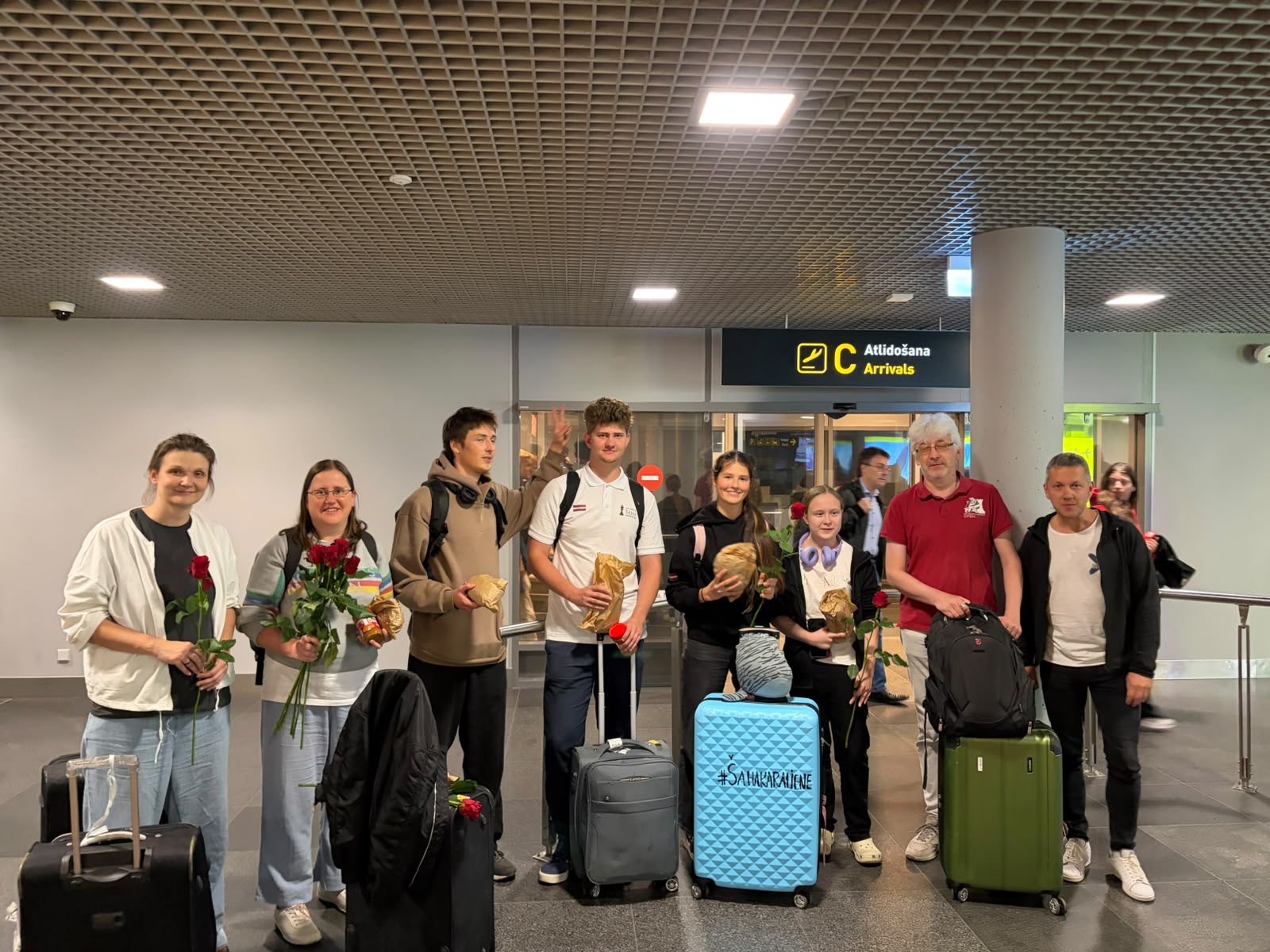 Team Lettland am Flughafen Team Lettland am Flughafen