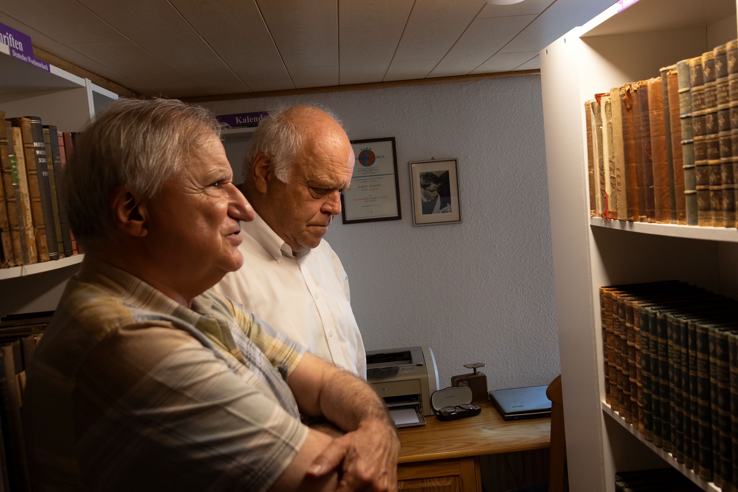 Konrad und Michael Negele im H&uuml;bner-Archiv
