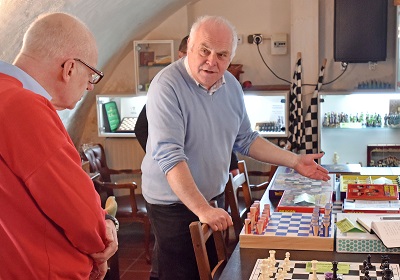 Konrad Reiß und Dr. Robert Hübner im Löberitzer Schachmuseum